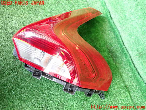 2UPJ-9232681530]ボルボ・V40(MB4154T)右テールランプ 中古_2