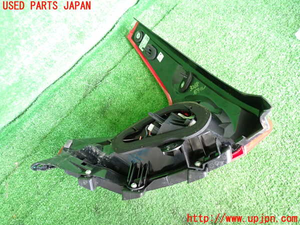 2UPJ-9232681530]ボルボ・V40(MB4154T)右テールランプ 中古_3