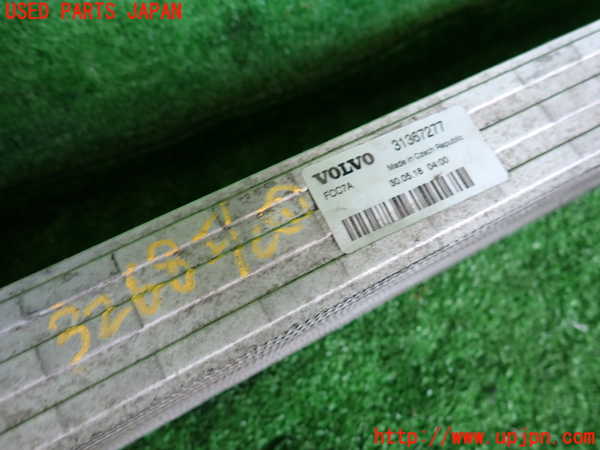 2UPJ-9232682451]ボルボ・V40(MB4154T)インタークーラー1 中古_3