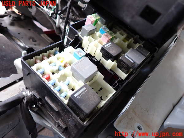 2UPJ-9232686741]ボルボ・V40(MB4154T)ヒューズボックス1 中古_2