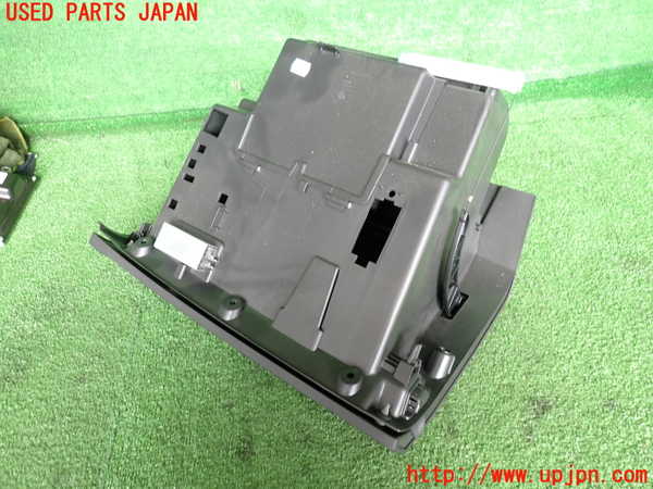 2UPJ-9232687516]ボルボ・V40(MB4154T)グローブボックス1 中古_2