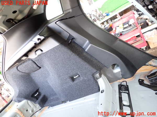 2UPJ-9232687680]ボルボ・V40(MB4154T)左リアピラートリム 中古_3