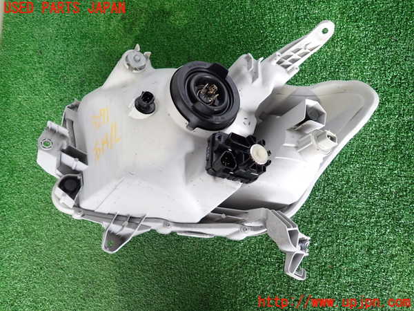 2UPJ-9232711130]プロボックス バン ハイブリッド(NHP160V)右ヘッドライト ハロゲン 中古_2