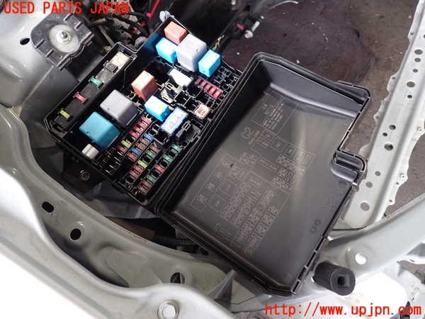 2UPJ-9232716742]プロボックス バン ハイブリッド(NHP160V)ヒューズボックス2 中古_2