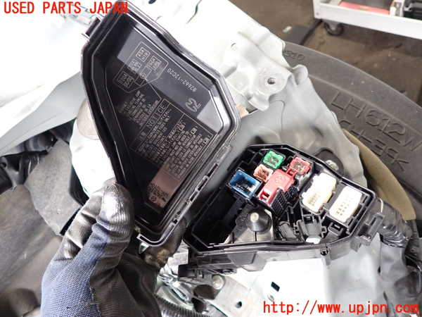 2UPJ-9232716743]プロボックス バン ハイブリッド(NHP160V)ヒューズボックス3 中古_2