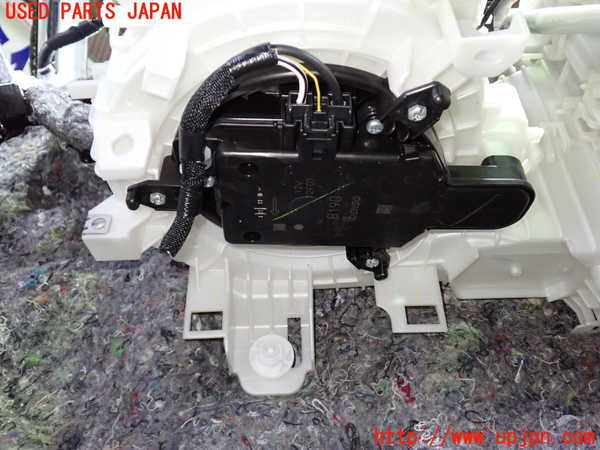 1UPJ-9232726095]ノアハイブリッド(ヴォクシーハイブリッド)(ZWR90W)ブロアファン(ブロアーファン) 中古_2