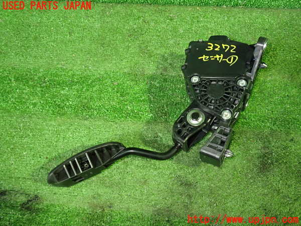 1UPJ-9232726381]ノアハイブリッド(ヴォクシーハイブリッド)(ZWR90W)センサー1 (アクセルペダル) 中古_2