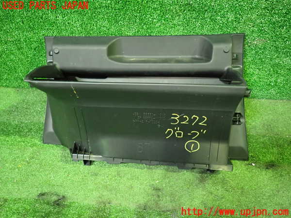1UPJ-9232727516]ノアハイブリッド(ヴォクシーハイブリッド)(ZWR90W)グローブボックス1 中古_2