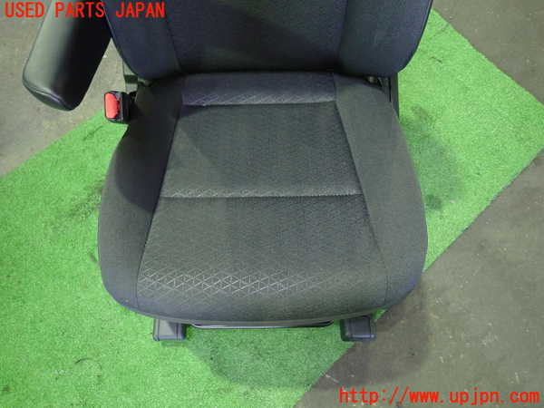 1UPJ-9232727065]ノアハイブリッド(ヴォクシーハイブリッド)(ZWR90W)助手席シート 中古_3