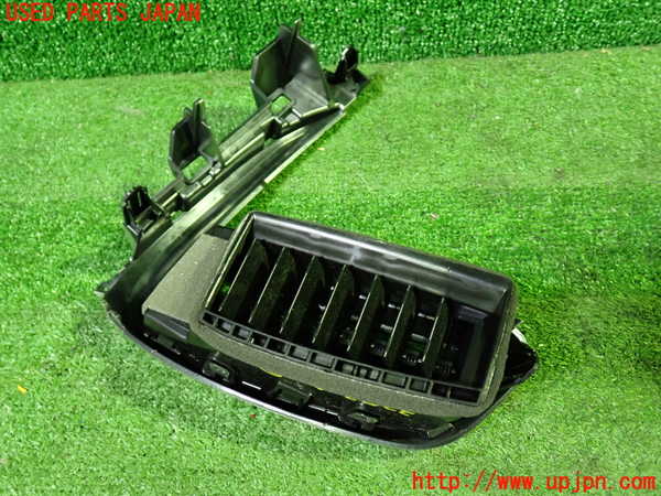 1UPJ-9232727527]ノアハイブリッド(ヴォクシーハイブリッド)(ZWR90W)エアコン吹き出し口2 (左) 中古_2