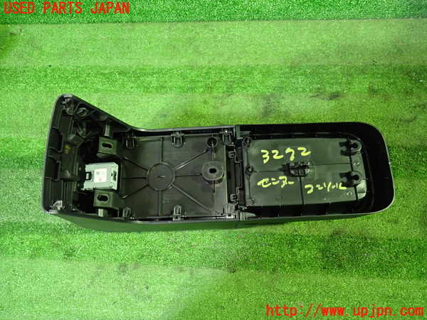 1UPJ-9232727540]ノアハイブリッド(ヴォクシーハイブリッド)(ZWR90W)センターコンソール 中古_4