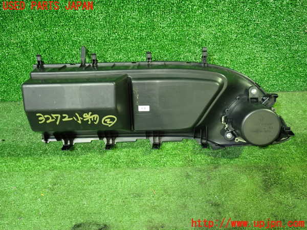 1UPJ-9232727842]ノアハイブリッド(ヴォクシーハイブリッド)(ZWR90W)小物入れ2 中古_2