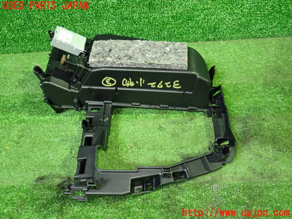 1UPJ-9232727843]ノアハイブリッド(ヴォクシーハイブリッド)(ZWR90W)小物入れ3 中古_3