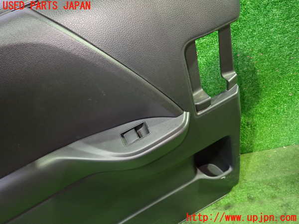1UPJ-9232721324]ノアハイブリッド(ヴォクシーハイブリッド)(ZWR90W)左後ドア内張り 中古_2