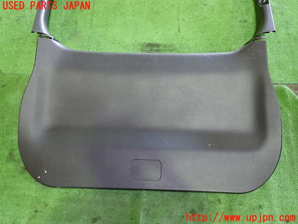 1UPJ-9232721578]ノアハイブリッド(ヴォクシーハイブリッド)(ZWR90W)バックドア内張り 中古_3