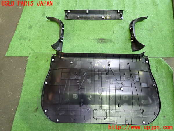 1UPJ-9232721578]ノアハイブリッド(ヴォクシーハイブリッド)(ZWR90W)バックドア内張り 中古_4