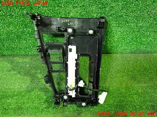 1UPJ-9232727691]ノアハイブリッド(ヴォクシーハイブリッド)(ZWR90W)内装トリム類1 中古_2