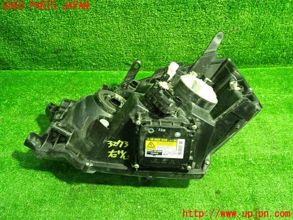 1UPJ-9232731130]ヴォクシー(ノア)(AZR60G)右ヘッドライト HID 中古_4