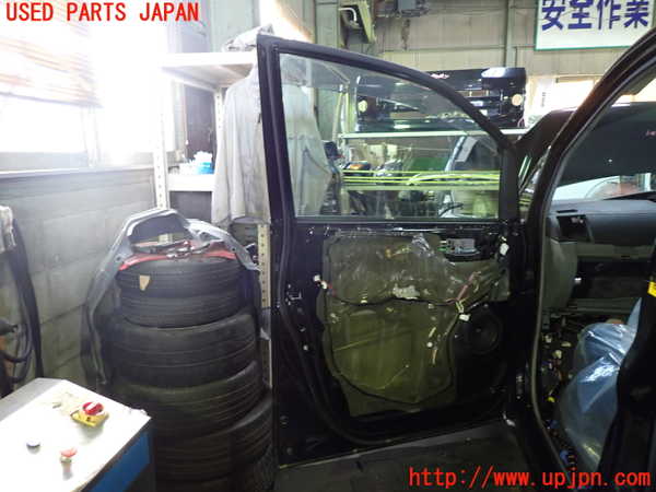 1UPJ-9232731260]ヴォクシー(ノア)(AZR60G)左前ドア M308 中古_4