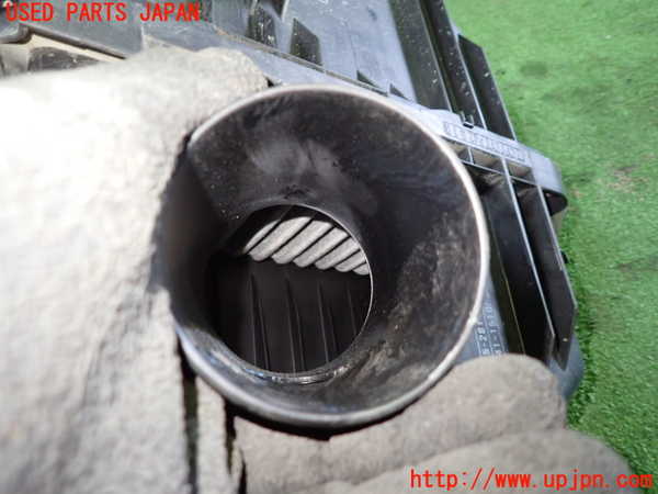 1UPJ-9232732560]ヴォクシー(ノア)(AZR60G)エアクリーナーボックス 中古_2