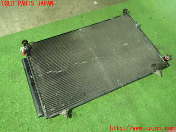 1UPJ-9232736031]ヴォクシー(ノア)(AZR60G)エアコンコンデンサー1 中古_2