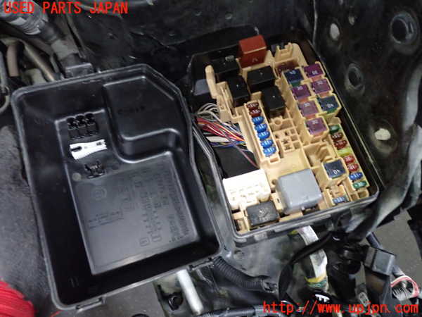 1UPJ-9232736742]ヴォクシー(ノア)(AZR60G)ヒューズボックス2 中古_2