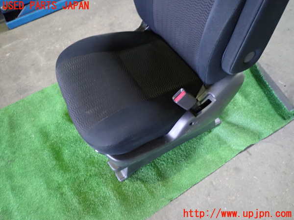 1UPJ-9232737035]ヴォクシー(ノア)(AZR60G)運転席シート 中古_4