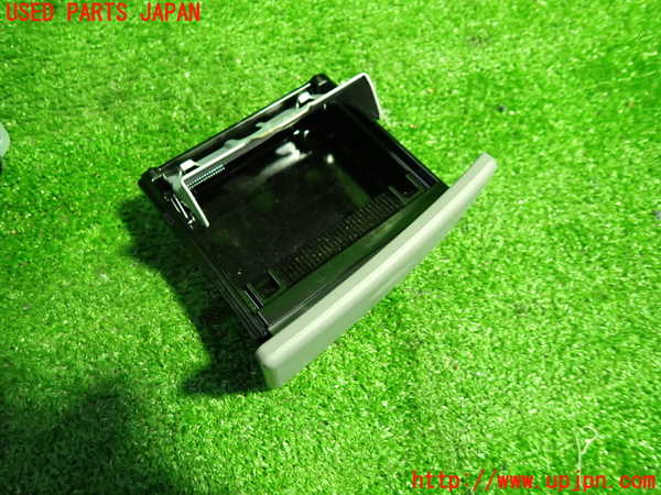 1UPJ-9232737821]ヴォクシー(ノア)(AZR60G)灰皿1 中古_2