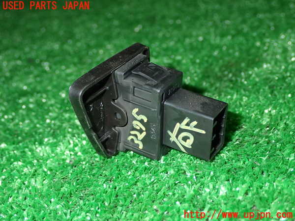 1UPJ-9232756240]アバルト・500(312141)右前パワーウィンドウスイッチ 中古_2