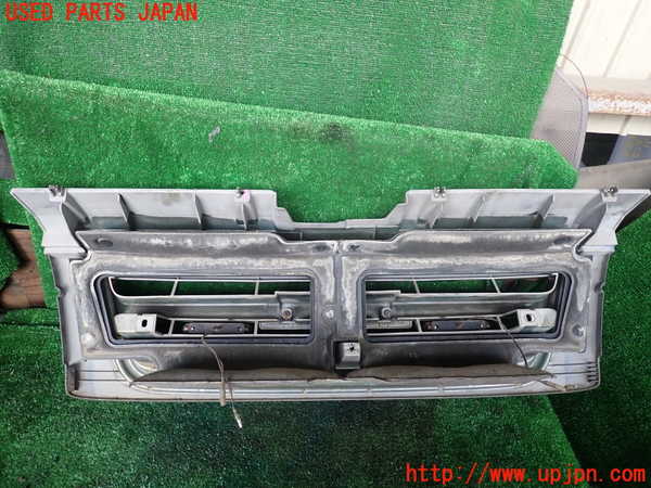 1UPJ-9232781050]ビッグホーン(UBS73GW)ラジエターグリル 中古_3