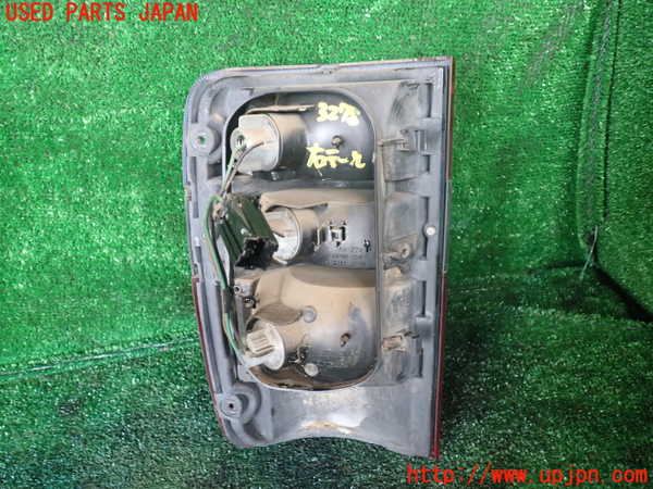 1UPJ-9232781530]ビッグホーン(UBS73GW)右テールランプ 中古_2