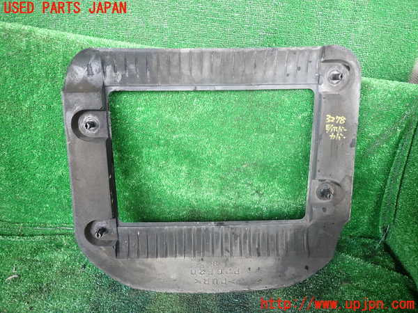1UPJ-9232782160]ビッグホーン(UBS73GW)エンジンアッパーカバー 中古_3