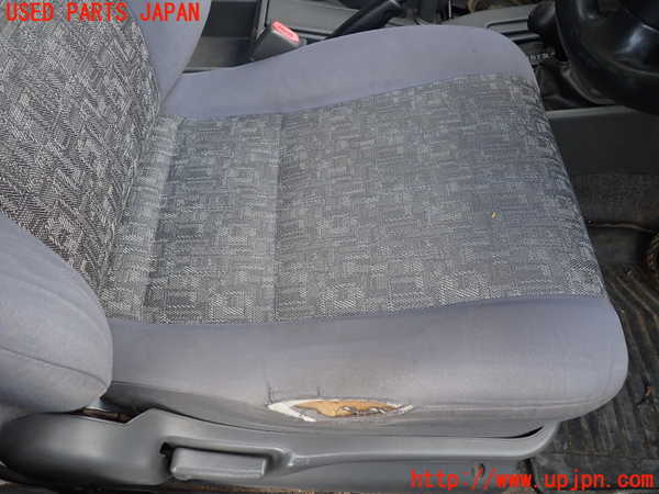 1UPJ-9232787035]ビッグホーン(UBS73GW)運転席シート 中古_3