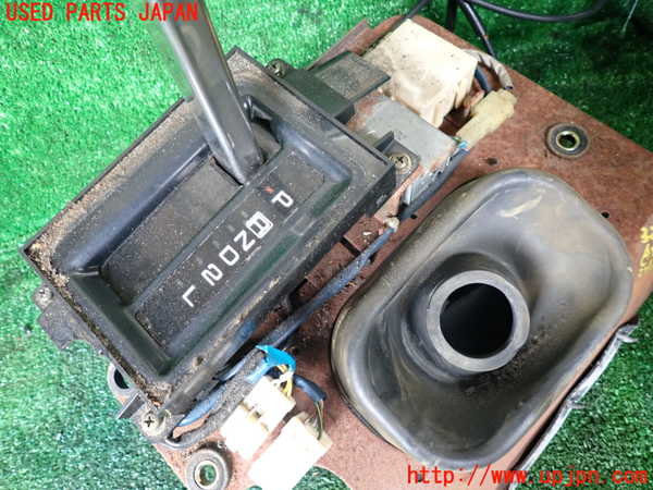 1UPJ-9232787555]ビッグホーン(UBS73GW)ATシフトレバー 中古_2