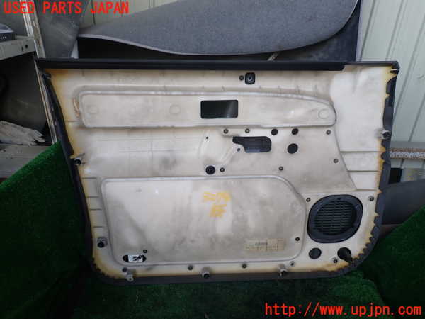 1UPJ-9232781234]ビッグホーン(UBS73GW)右前ドア内張り 中古_4