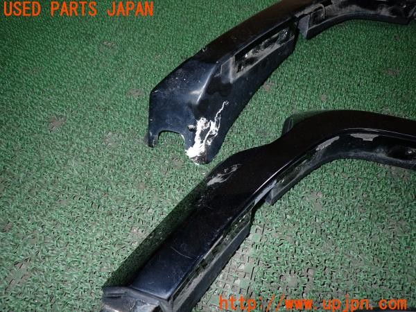 3UPJ=9232790011]ランクルプラド(KZJ71W)後期 純正 61681-90K01 61682-90K01 リアオーバーフェンダー FRP 社外ラバーフェンダーモール付 中古_3