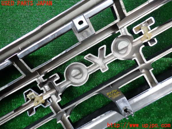 1UPJ-9232791050]ランクルプラド(KZJ71W)ラジエターグリル 中古_4