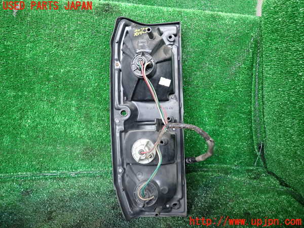 1UPJ-9232791530]ランクルプラド(KZJ71W)右テールランプ 中古_2
