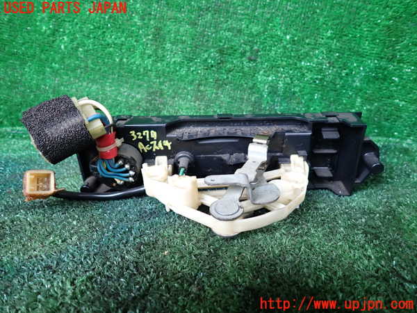1UPJ-9232796066]ランクルプラド(KZJ71W)エアコンスイッチ1 中古_3