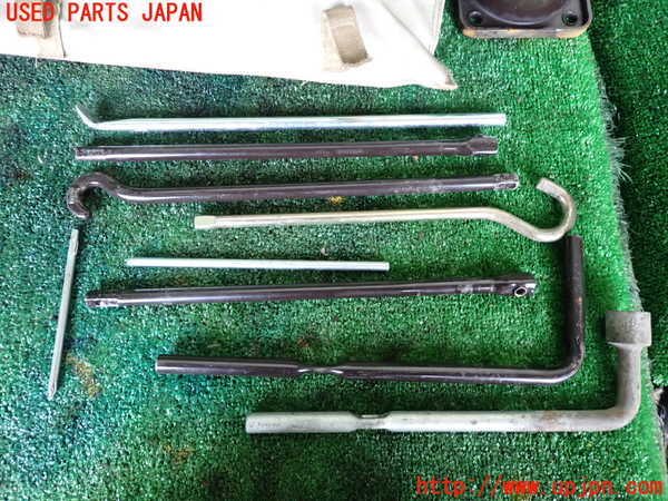1UPJ-9232797805]ランクルプラド(KZJ71W)車載工具 中古_2