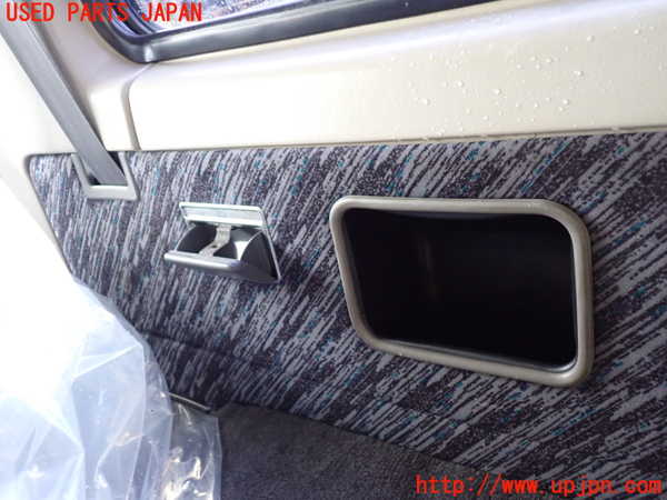 1UPJ-9232797675]ランクルプラド(KZJ71W)右リアピラートリム 中古_2