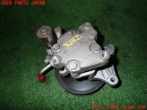 2UPJ-9232824250]ベンツ C180 ステーションワゴン(204249)(S204)パワステポンプ 中古_2