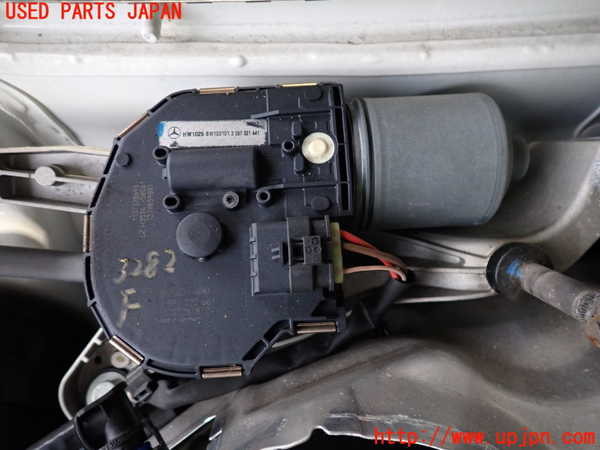 2UPJ-9232826770]ベンツ C180 ステーションワゴン(204249)(S204)フロントワイパーモーター 中古_2
