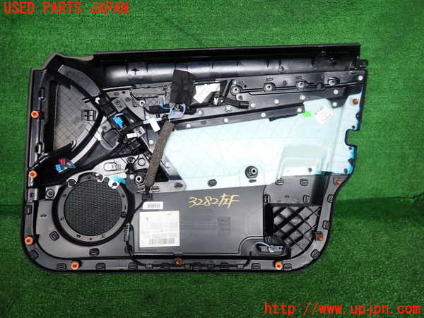 2UPJ-9232821264]ベンツ C180 ステーションワゴン(204249)(S204)左前ドア内張り 中古_3