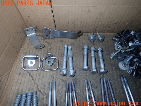 3UPJ=9232830720]BMW アクティブハイブリッド5(FZ35 F10)ネジ・ナット・ステー類 セット ジャンク_2