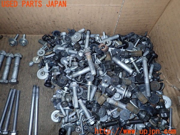 3UPJ=9232830720]BMW アクティブハイブリッド5(FZ35 F10)ネジ・ナット・ステー類 セット ジャンク_4