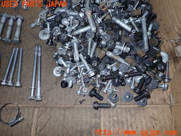 3UPJ=9232830720]BMW アクティブハイブリッド5(FZ35 F10)ネジ・ナット・ステー類 セット ジャンク_5