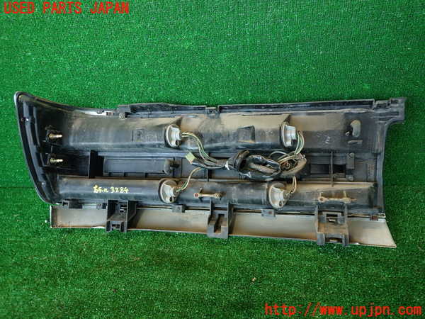 2UPJ-9232841530]クラウン 4ドア ハードトップ(GS131)右テールランプ 中古_4