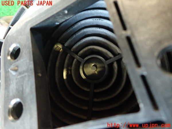 2UPJ-9232842560]クラウン 4ドア ハードトップ(GS131)エアクリーナーボックス 中古_3