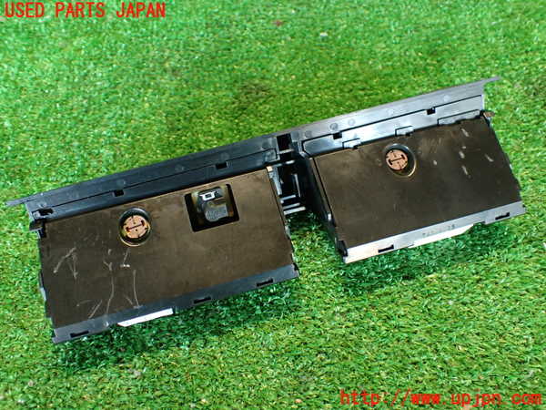 2UPJ-9232846306]クラウン 4ドア ハードトップ(GS131)スイッチ1(ラジオ　空調) ジャンク_4